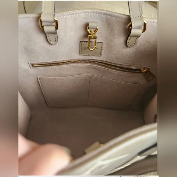 Louis Vuitton Giant Monogram Empreinte Tourterelle Onthego MM - Picture 3 of 15